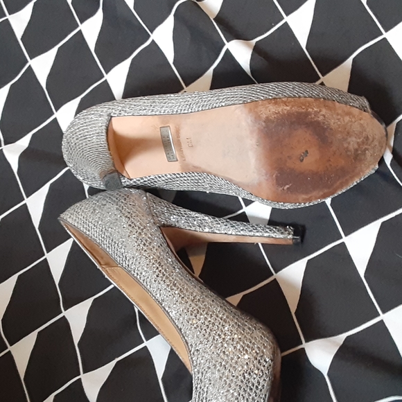 * Badgley mischka silver sparkle  peep toe heels, size 8 - Picture 5 of 12